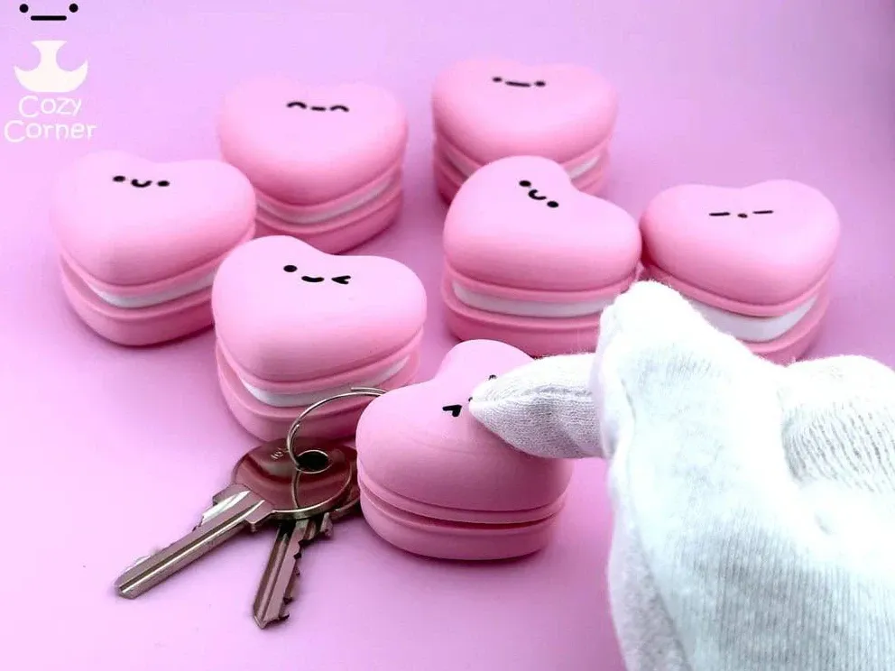 Clickyheartmacaronkeychain