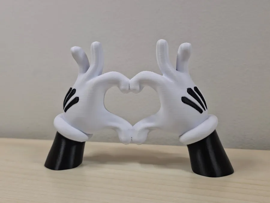 Mickeymousehandsheart