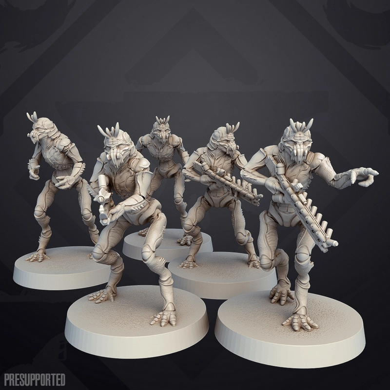 Five District 9 Prawn alien miniatures with weapons on round bases